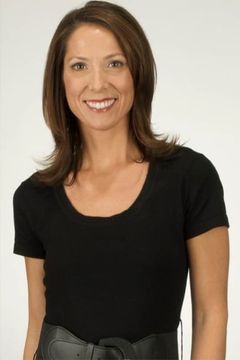 Kate Gajdosik interpreta News Broadcaster