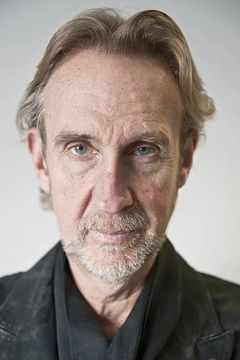Mike Rutherford interpreta Himself