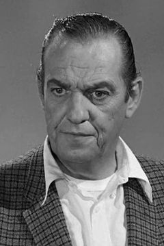 Michael Ross interpreta Convict Qualen's Friend (uncredited)