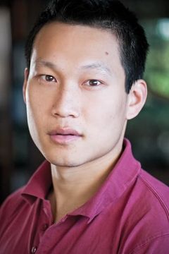 Paul He interpreta Chancellor Hui