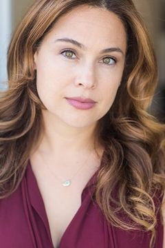 Vicki Davis interpreta Additional voices (voice)