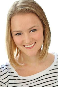 Kerttu Veske interpreta Young Intern (uncredited)