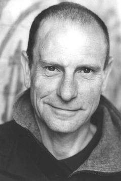 Philip Martin Brown interpreta Angry Citizen