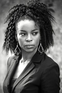 Juliet Esey Joseph interpreta Sokaina