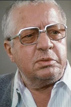 Josef Dahmen interpreta Herr Mayer