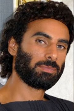 Sami Samir interpreta Cyril