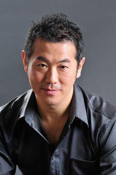 Motokatsu Suzuki interpreta Edo Guard