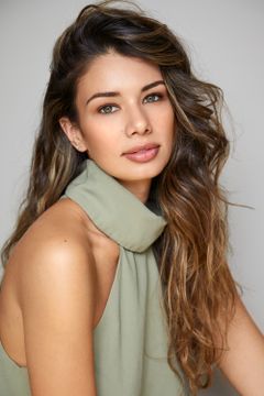 Rachel Joseph interpreta Wealthy Servant