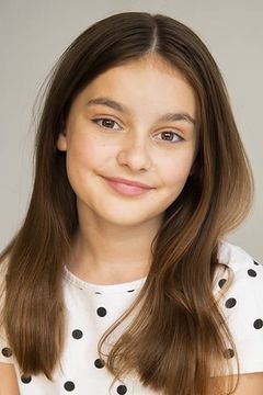 Holly de Barros interpreta Prim Collins