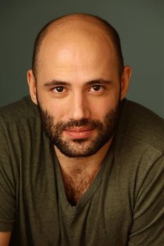 Morgan Perez interpreta Guard