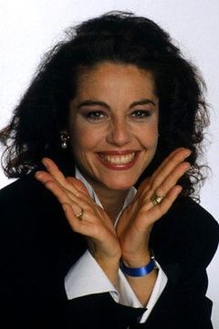 Diane Bellego interpreta Éliane