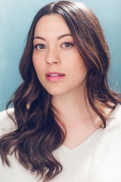 Kelsi Macaluso interpreta Gary's Assistant