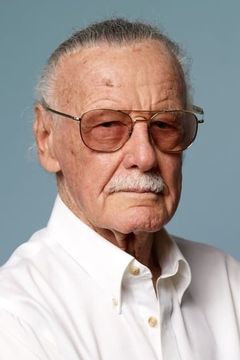 Stan Lee interpreta Old Man at Crossing