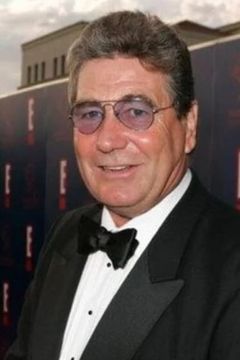 Vic Armstrong interpreta Job Horse Boss