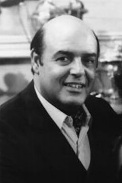 Michael Lombard interpreta Tony Steiner