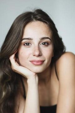 Carla Poquin interpreta Makeup artist for the shoot