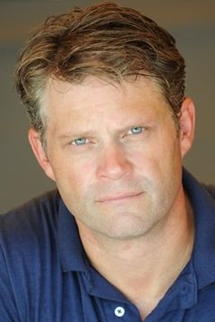 Bryan Massey interpreta Detective Brinkley