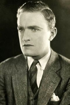 Harold Goodwin interpreta Baker