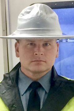 Tim Doherty interpreta State Trooper #2