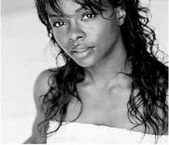 Telisha Shaw interpreta Felicia