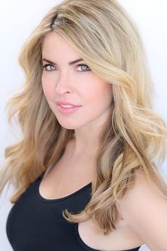 Nicole Andrews interpreta Carla