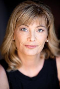 Kate Raison interpreta Beth Perkins