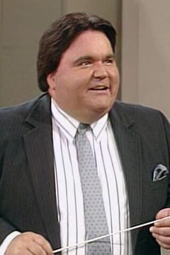 Jack Angeles interpreta Kennel Employee (uncredited)