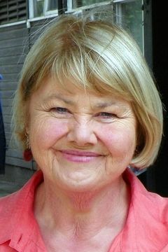 Annette Badland interpreta Fleur Perkins