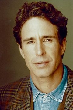 John Shea interpreta Dad
