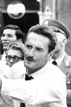 Pietro Germi interpreta Andrea Marcocci