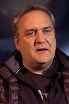 Michael Troughton interpreta Mr. Mermagen