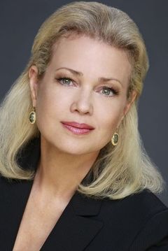 Melody Anderson interpreta Dale Arden