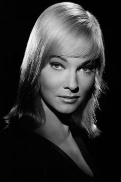May Britt interpreta Kristina'Kris' Abbott