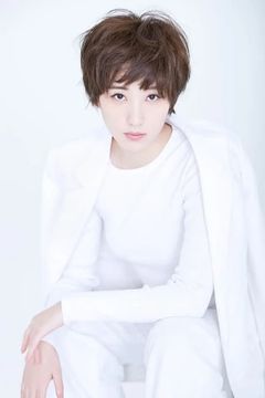 Christie Chen interpreta Shum Suet