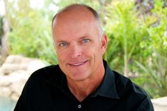 Rich Rutherford interpreta English Paul