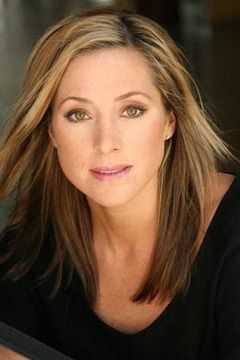 Alicia Murton interpreta Mrs. Sawyer