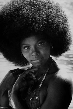 Gloria Hendry interpreta Rosie Carver