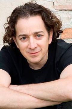 Enrico Salimbeni interpreta Riccardo Bianchi