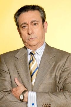 Luis Varela interpreta Manuel (Veterinario)