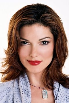 Laura Harring interpreta Sara Noriega