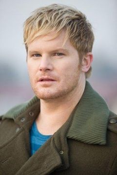 James Gerard interpreta Mike Bambers