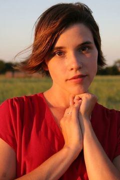 Dana Falconberry interpreta Faye's Sister