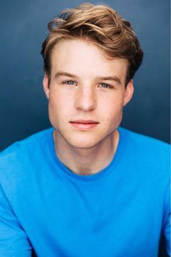 Aidan Micho interpreta Ryan