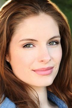 Olivia Grace Applegate interpreta Emma