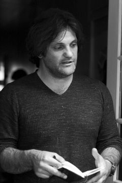 Ante Novakovic interpreta Peter