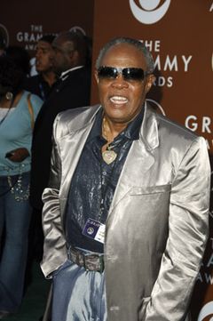Sam Moore interpreta Reverend Morris