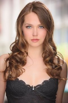 Rachel Drance interpreta Zoe Barrows