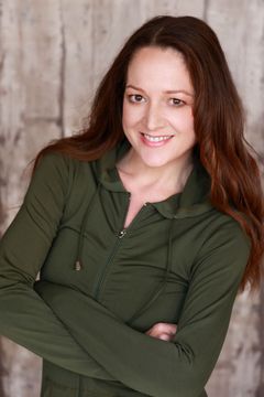 Carrie Jo Hubrich interpreta Girl at Farmers Market