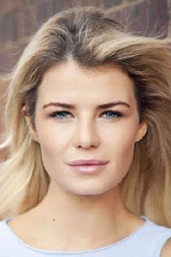 Sophie Vavasseur interpreta Angie Ashford