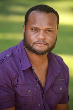 Justin Rodgers Hall interpreta Starfleet Security Officer (uncredited)